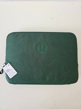 NWT LULULEMON IVYG/WKKI Green Khaki New Crew Laptop Sleeve Zippered One Size OS